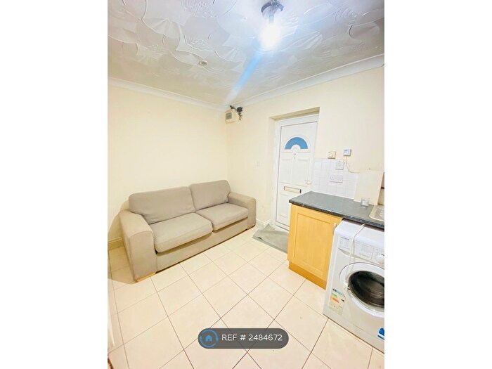 Studio To Rent In Hounslow, Hounslow, TW4