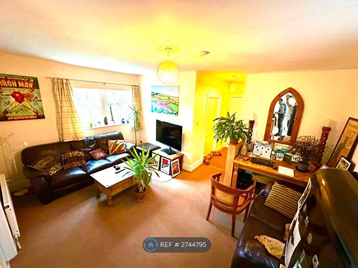 2 Bedroom Flat To Rent In The Lodge, Crediton, EX17
