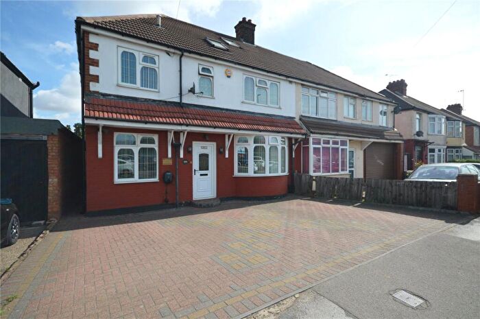 5 Bedroom Semi-Detached House For Sale In Leagrave Road, Luton, Bedfordshire, LU3