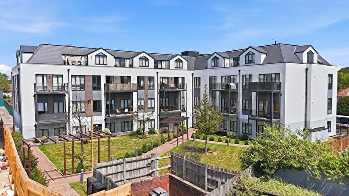 1 Bedroom Flat For Sale In Bay Tree Avenue, Leatherhead, Surrey, KT22