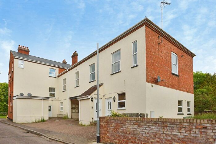 2 Bedroom Flat For Sale In Newport Road, New Bradwell, Milton Keynes, MK13