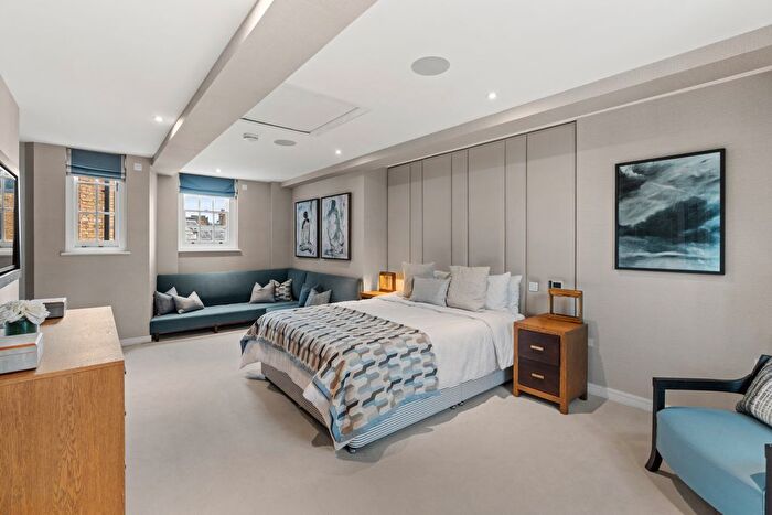 3 Bedroom Flat For Sale In New Cavendish Street, London, W1W - Photo 6