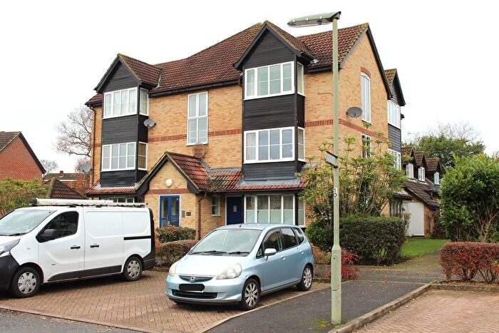 Studio For Sale In Monks Crescent, Addlestone, KT15