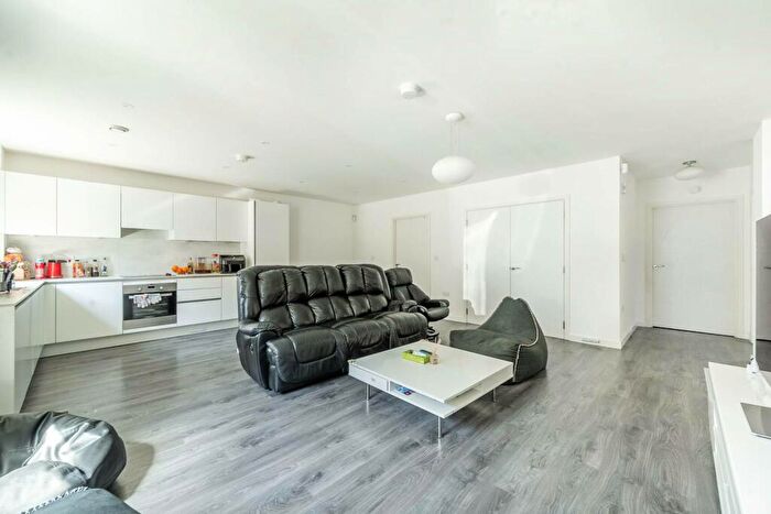 3 Bedroom Flat For Sale In Lensview Close, , Harrow, Harrow, HA1