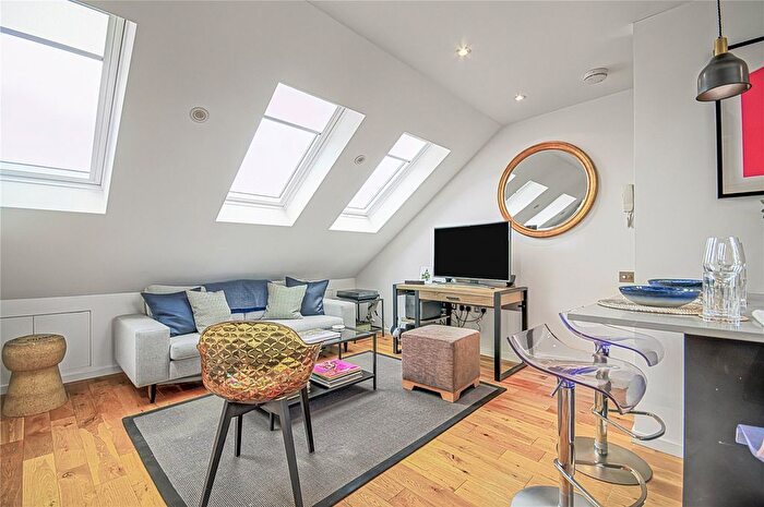 2 Bedroom Flat For Sale In Oakbury Road, London, SW6