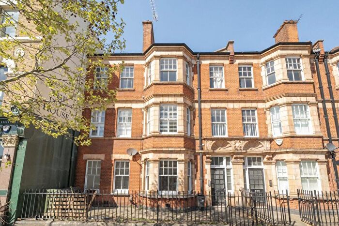 2 Bedroom Flat For Sale In Kennington Lane, London, SE11