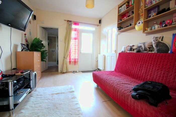 1 Bedroom Property To Rent In Vicarage Farm Road, Heston, Hounslow, TW5