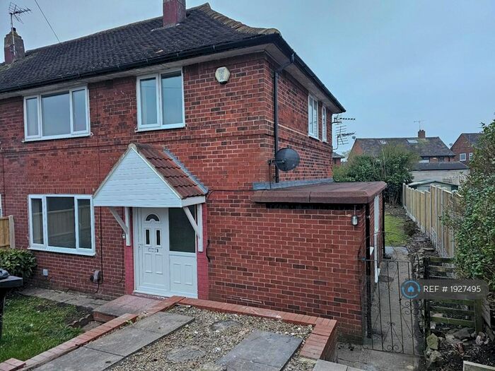 3 Bedroom Semi-Detached House To Rent In Town Street, West Yorkshire, LS10