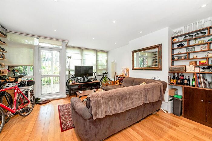 3 Bedroom Maisonette To Rent In Camberwell Grove, London, SE5