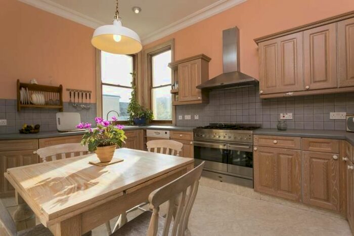 4 Bedroom Flat To Rent In Sunny Gardens Road, Hendon, NW4