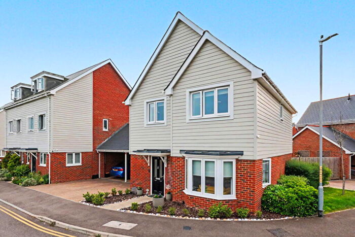 4 Bedroom Detached House For Sale In Martin Lane, Holborough Lakes, ME6