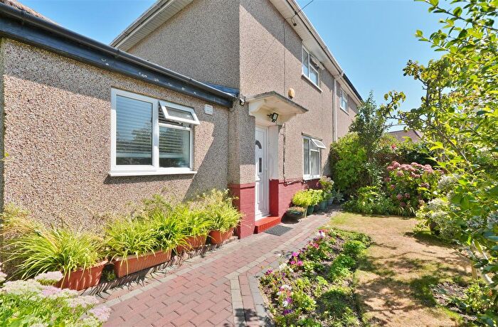 4 Bedroom Semi-Detached House For Sale In Waterbeach Road, Slough, SL1
