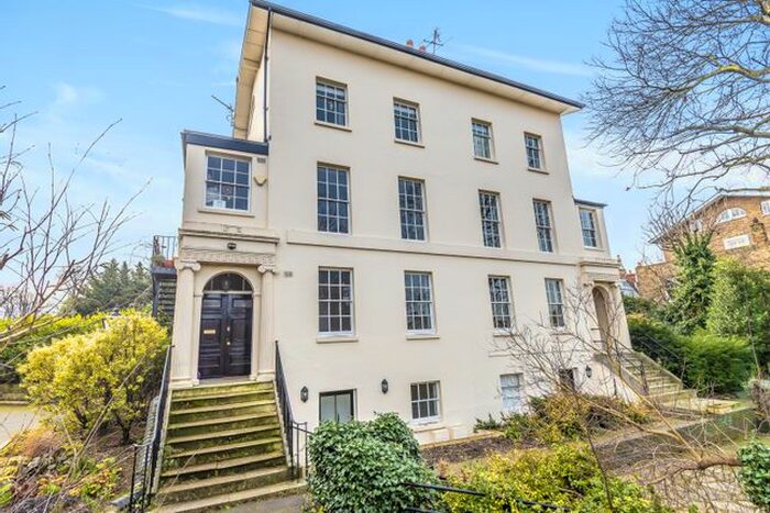 2 Bedroom Flat To Rent In Cresswell Park, London, SE3