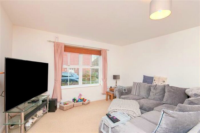 2 Bedroom Flat To Rent In Spring Close, Southgate, Crawley, RH11