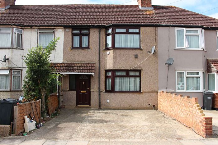 4 Bedroom Terraced House To Rent In Waye Avenue, Hounslow, London, TW5