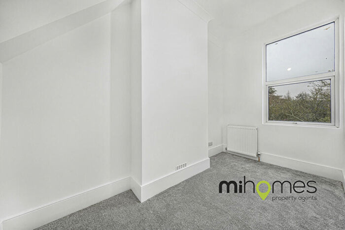 2 Bedroom Apartment For Sale In Wood Street, EN5