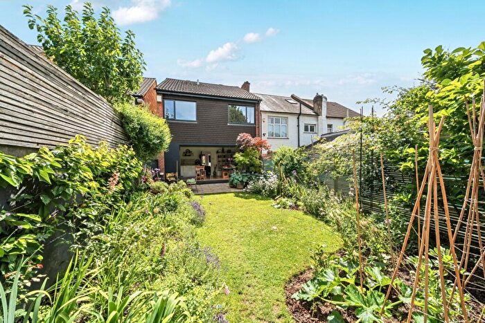 3 Bedroom Detached House For Sale In Moffat Road, Greater London, CR7