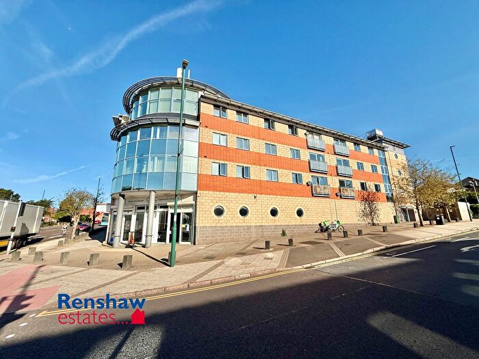 2 Bedroom Flat To Rent In Commodore Court, Bar Lane, Nottingham, NG8