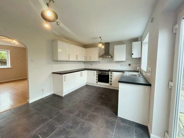 3 Bedroom SemiDetached House To Rent In Priory Street, Ashtonon