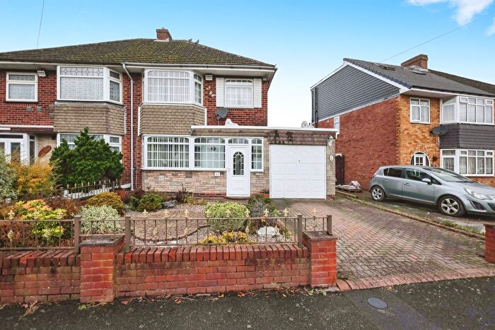 3 Bedroom Semi Detached House For Sale In Braymoor Road, Birmingham, B33