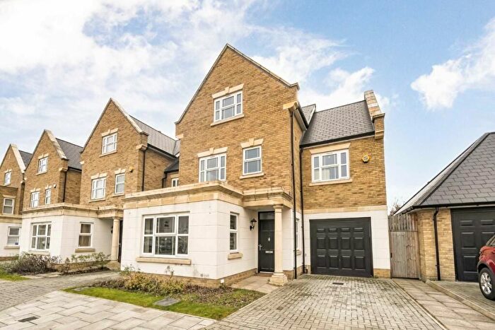 5 Bedroom Detached House For Sale In Roper Crescent, Sunbury-On-Thames, Sunbury-On-Thames, TW16