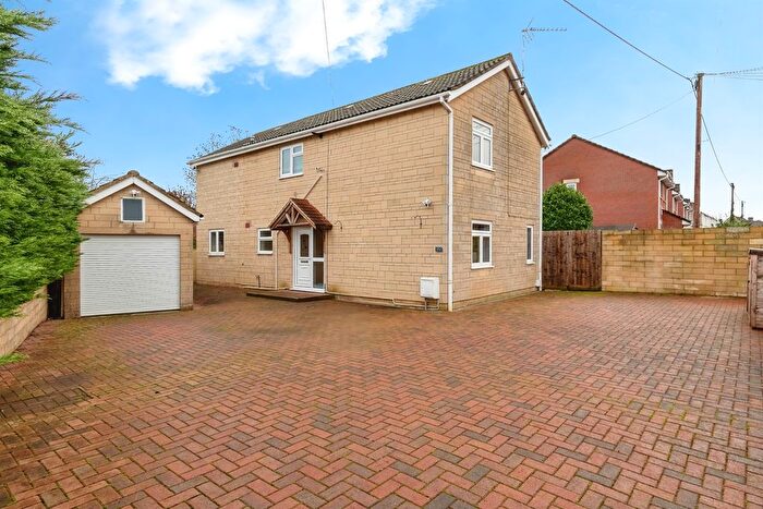 4 Bedroom Detached House For Sale In Wyke Road, Trowbridge, BA14