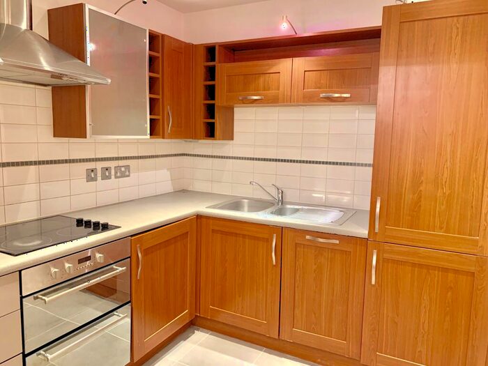 2 Bedroom Apartment To Rent In Lexington Place, Nottingham, NG1