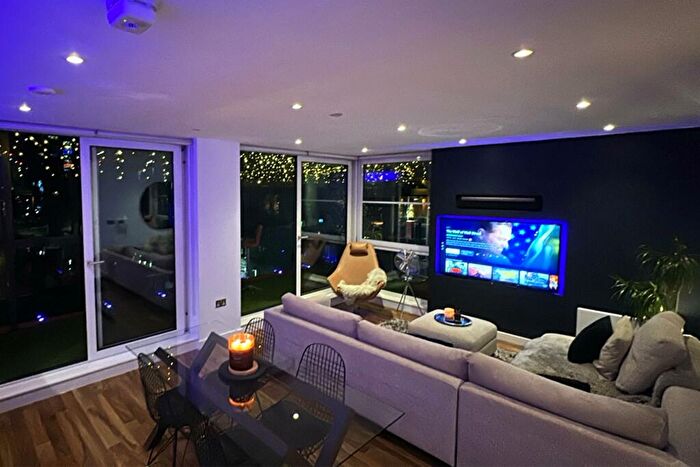 2 Bedroom Flat To Rent In Milliners Wharf, Munday Street, New Islington, M4