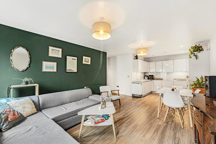3 Bedroom Apartment For Sale In Kingsland High Street, London, E8
