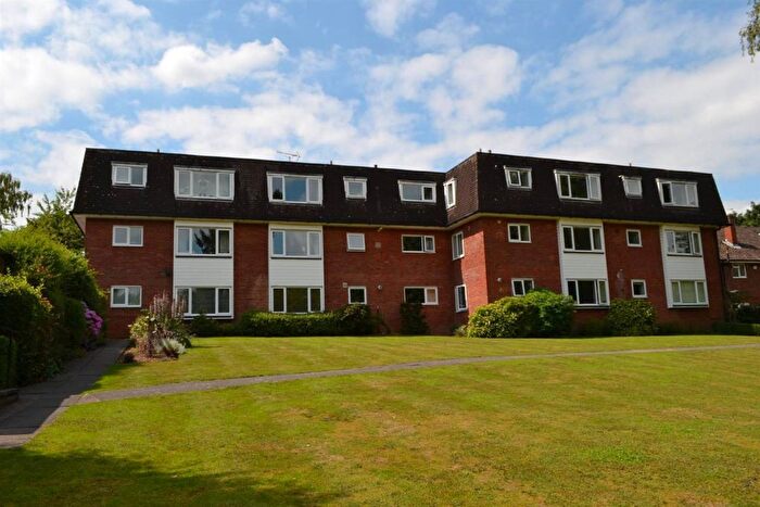 2 Bedroom Flat To Rent In Watling Street, Radlett, Hertfordshire, WD7