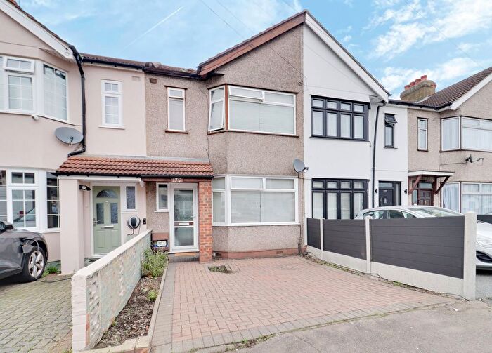 3 Bedroom Terraced House For Sale In Upminster Road South, Rainham, RM13
