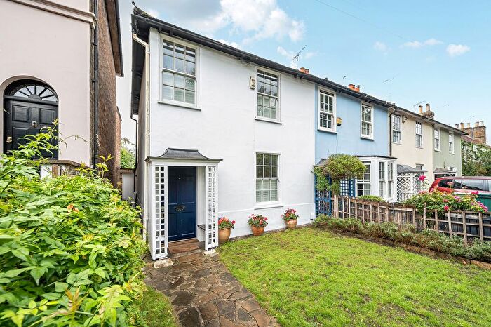 3 Bedroom End Of Terrace House For Sale In Petersham Road, Richmond, TW10