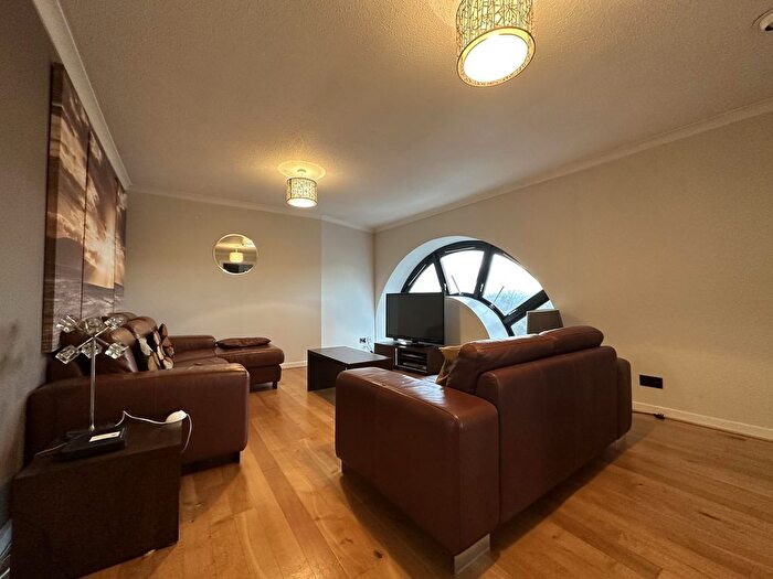 2 Bedroom Flat To Rent In Dee Street, Aberdeen, AB11