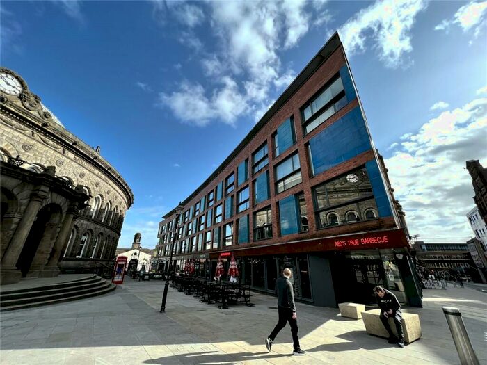 2 Bedroom Flat To Rent In Crown Street, Leeds, Uk, LS2