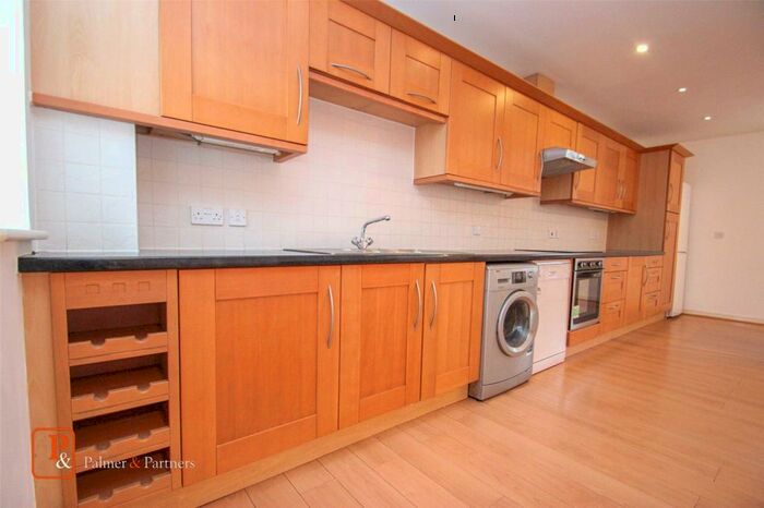 2 Bedroom Apartment To Rent In Albany Gardens, Colchester, Essex, CO2
