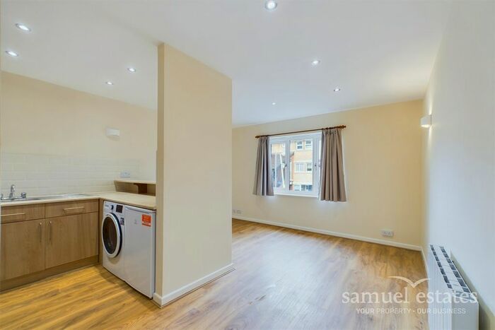 1 Bedroom Flat To Rent In St. Benedicts Close, Tooting, SW17