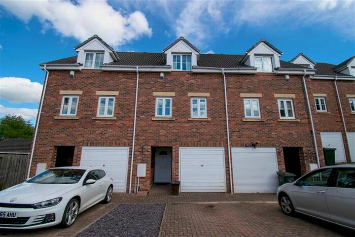3 Bedroom Town House To Rent In Old Eltringham Court, Prudhoe, NE42