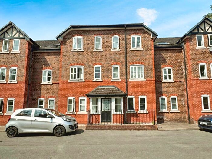 2 Bedroom Flat To Rent In Flat Pencarrow Close, Didsbury, Manchester, M20