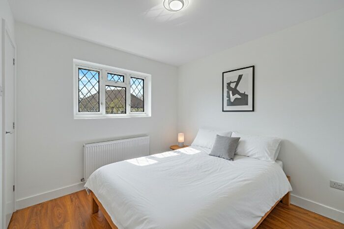 2 Bedroom Flat For Sale In Poole Road, Epsom, KT19