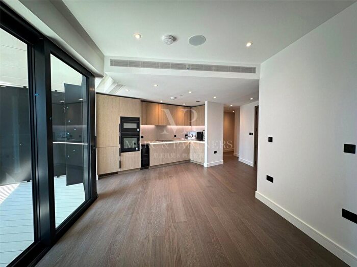 1 Bedroom Apartment To Rent In London Square, Nine Elms, London, SW11