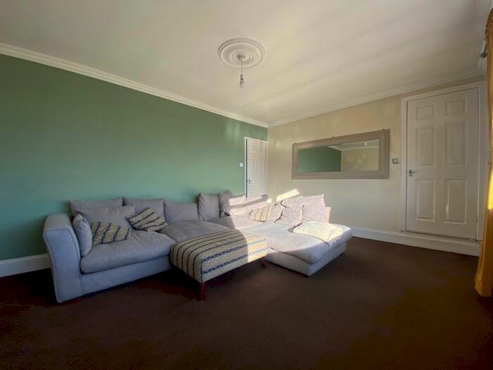 4 Bedroom Flat To Rent In Meresyde, Gateshead, NE10