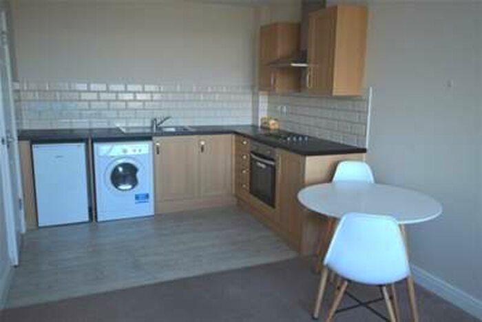 1 Bedroom Flat To Rent In King Charles House, WF8