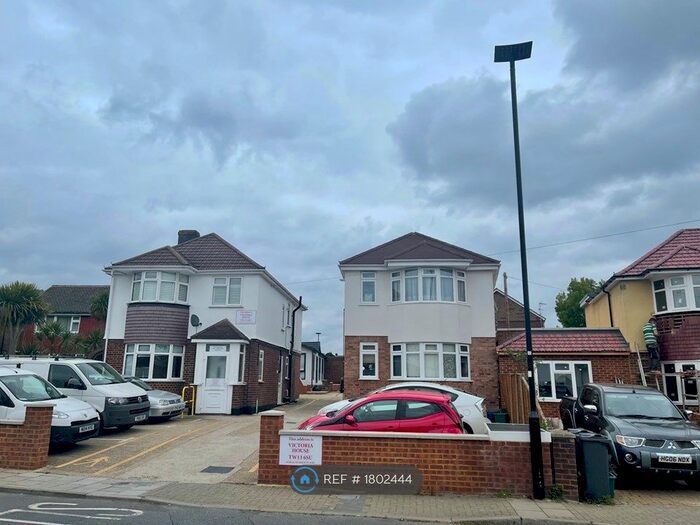 1 Bedroom Flat To Rent In Main Street, Hanworth, TW13