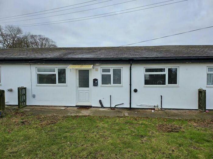 3 Bedroom Semi-Detached Bungalow To Rent In North Hall Farm Stables, SG8