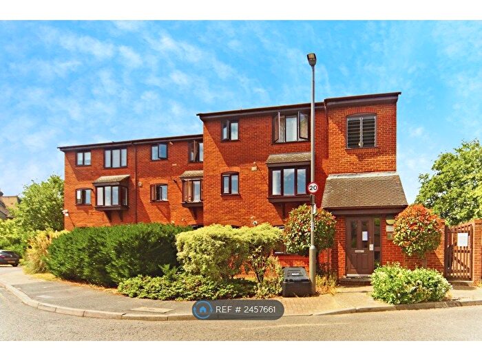 Studio To Rent In Bowman Mews, London, SW18