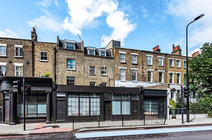 2 Bedroom Flat To Rent In Kennington Park Road, London, SE11