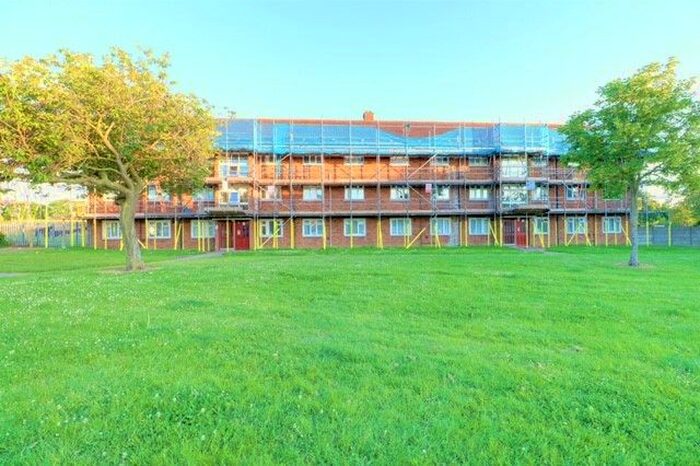 3 Bedroom Flat To Rent In Hutchinson Court, Romford, RM6