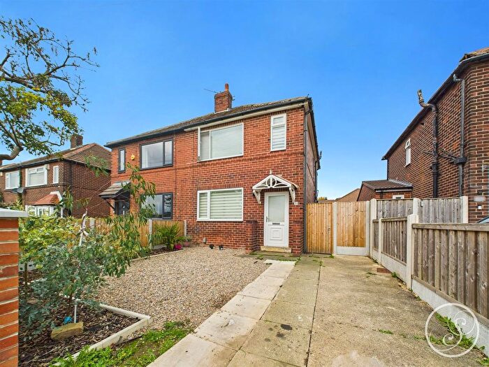 3 Bedroom Semi-Detached House For Sale In Kelmscott Crescent, Leeds, LS15