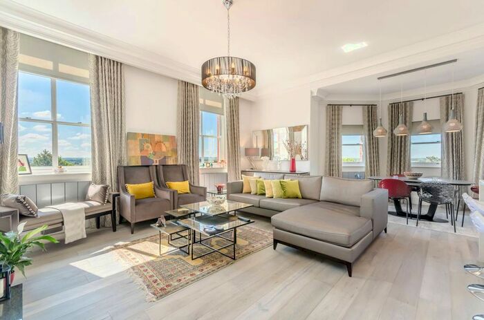 3 Bedroom Flat To Rent In The Downs, Wimbledon, London, SW20