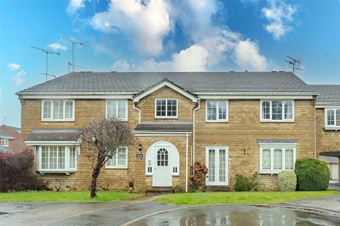 2 Bedroom Flat For Sale In Oakdene Vale, Leeds, West Yorkshire, LS17